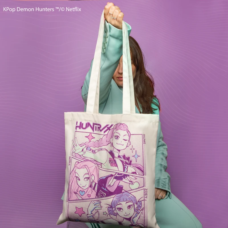 A battle for the fans Tote Bag