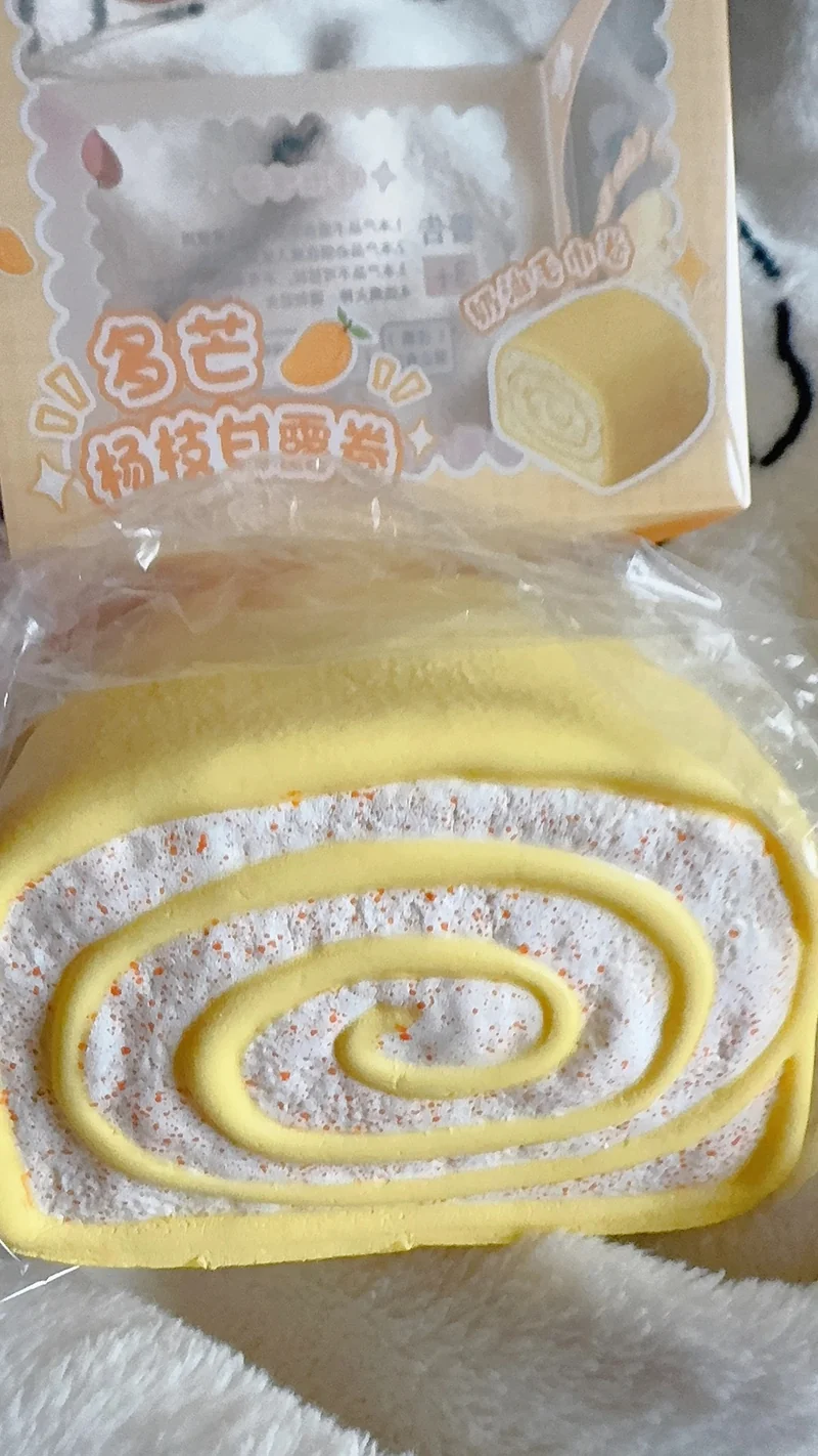 Slow Rising Squishy Roulade Stress Relief Decompression Toy