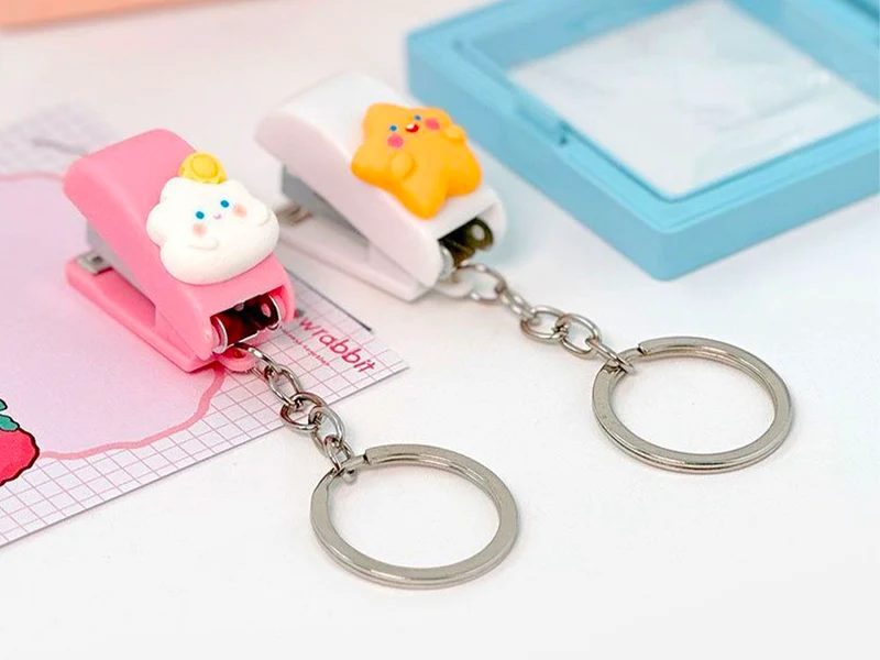 Porte-clés mini agrafeuse étoile