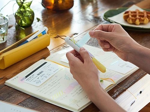 Stylo distributeur de masking tape - Kanmido Mako jaune pastel