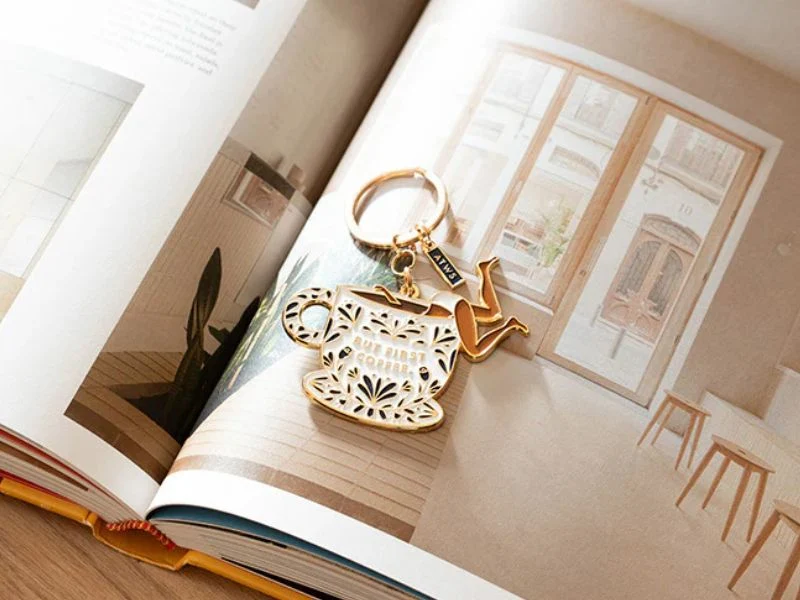 Porte-clés en émail But First Coffee - ATWS