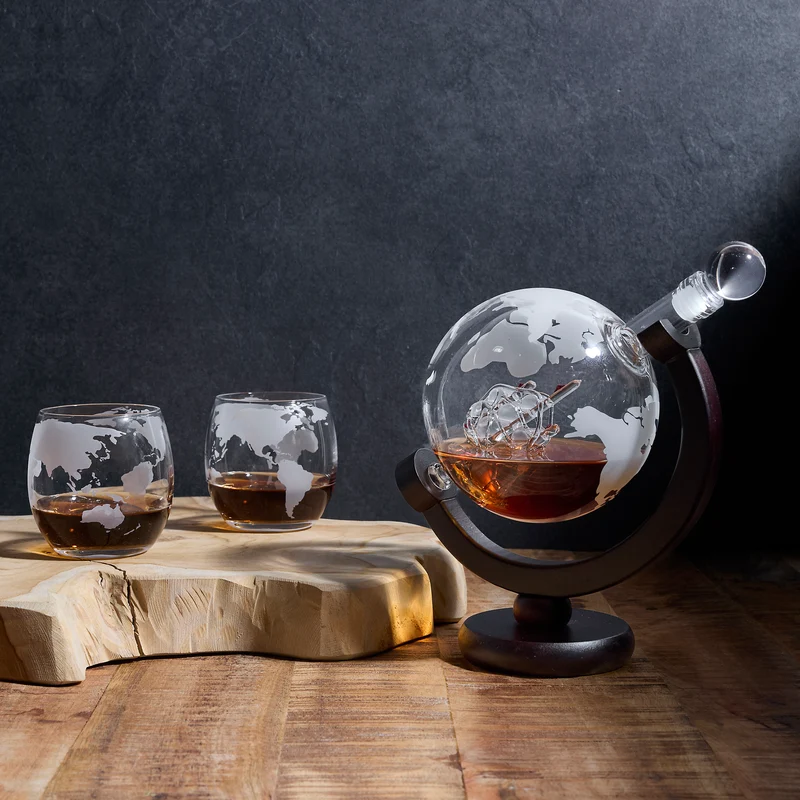 COFFRET DECANTEUR ET 2 VERRES CAP HORN