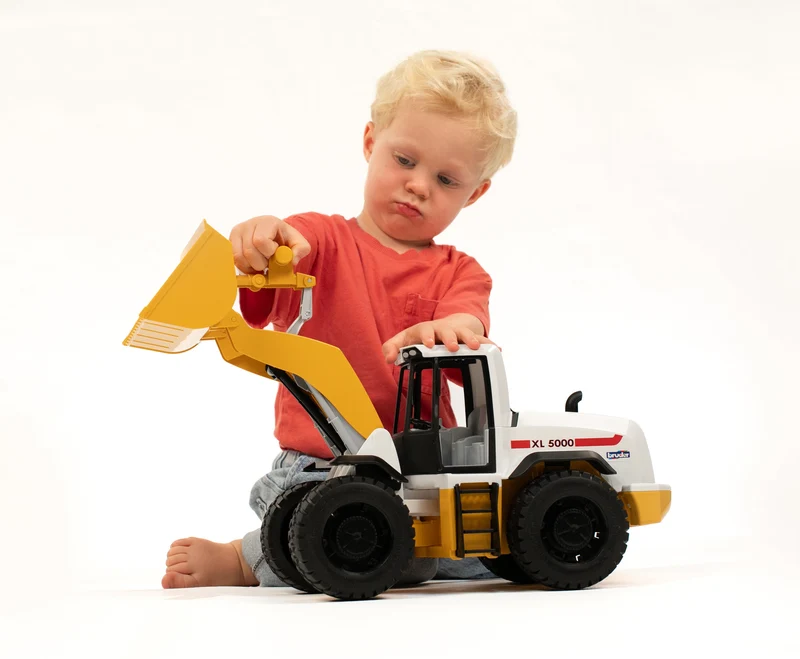 Bruder Roadmax Articulated Wheel Loader Toy Construction Vehicle 1:16 Scale