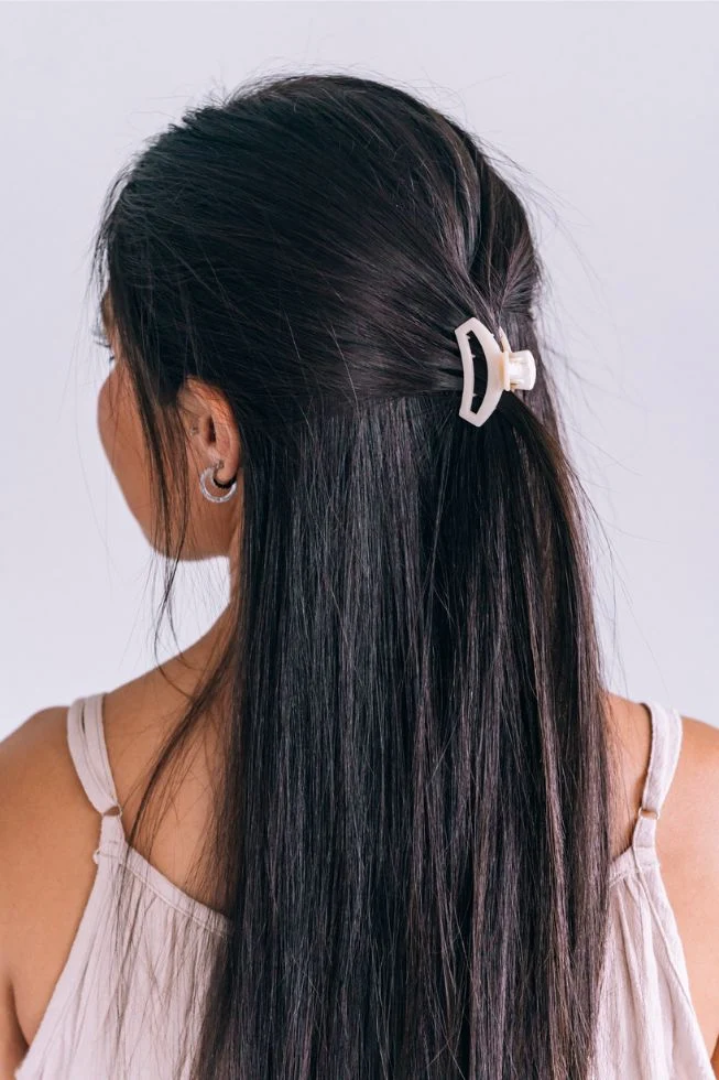 TELETIES Open Almond Beige Tiny Claw Hair Clip for Thin Hair