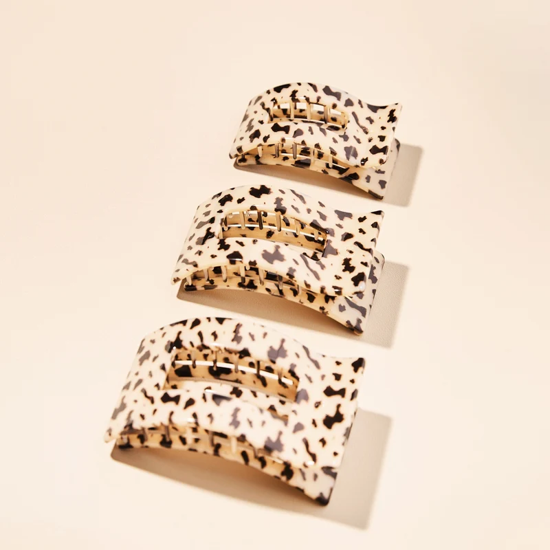 Blonde Tortoise Medium Flat Rectangle Hair Clip for Comfortable Hold