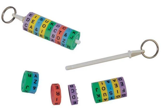 Alphabet Wheel Puzzle Keychain / Alphabet Roue Casse-tête Porte-clés