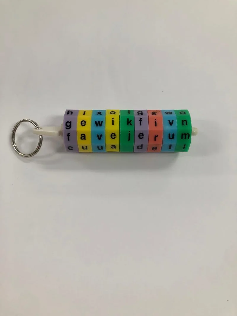 Alphabet Wheel Puzzle Keychain / Alphabet Roue Casse-tête Porte-clés
