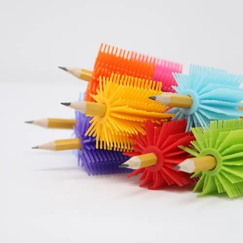 Spike Pencil Grippers (Red) / Pinces à crayons (rouge)