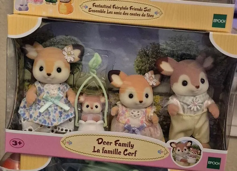 Calico Critters Deer Family 4-Figure Set with Removable Floral Outfits