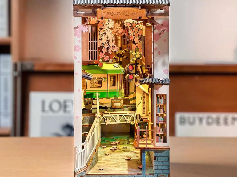 Book Nook - Pièce miniature - Sakura Densya