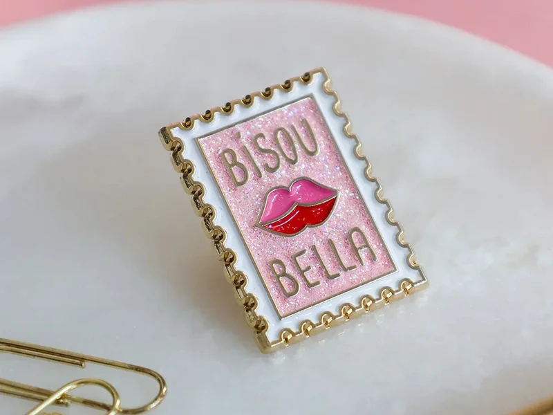 Pin's Bisou Bella - ATWS