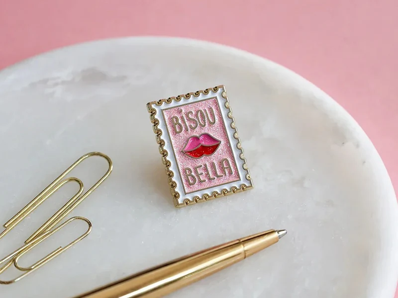 Pin's Bisou Bella - ATWS