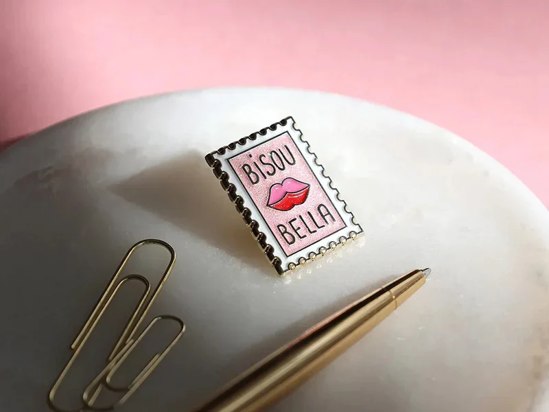 Pin's Bisou Bella - ATWS