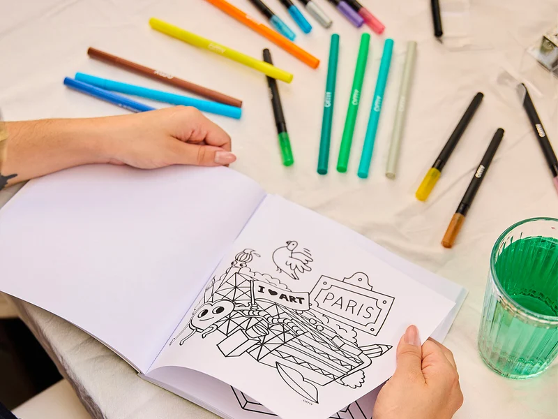 Cahier de coloriage Cozy Art - Paris - OMY