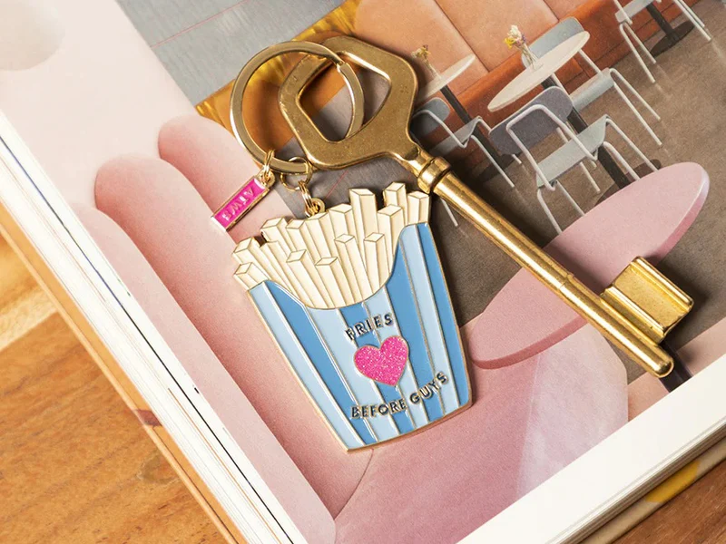 Porte-clés en émail - Fries Before Guys - ATWS