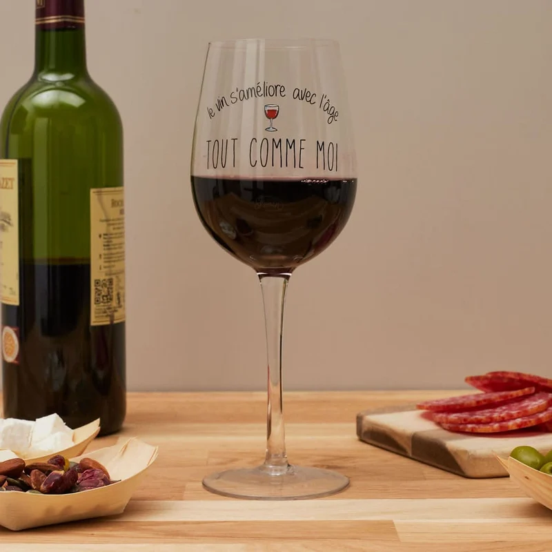 VERRE A VIN LE VIN S AMELIORE AVEC L AGE