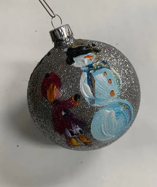 Ornament by Katerina Mertikas - Children Building Snowmen / Ornement de Katerina Mertikas - Enfants construisant des bonshommes de neige