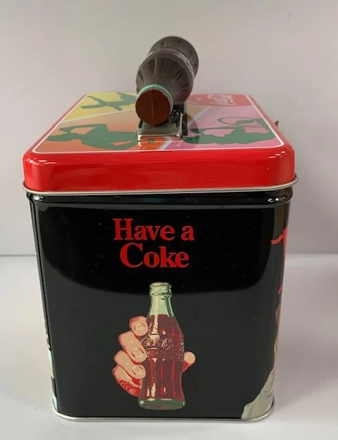 Coca-Cola Tin Square Lunch Box - Have a Coke, Refresh Yourself / Boîte à lunch carrée en métal - Prenez un Coke, rafraîchissez-vous