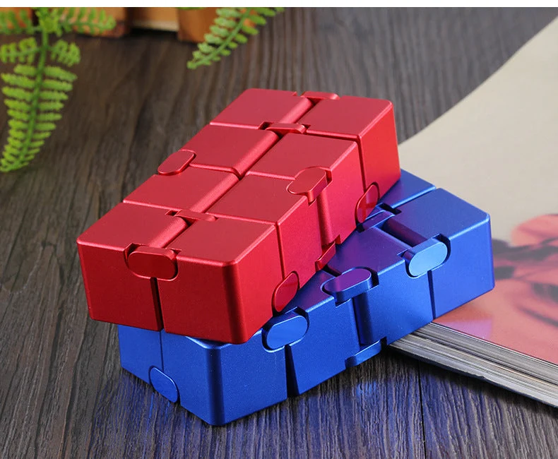 Cube infini métal coloré