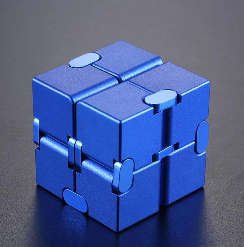 Cube infini métal coloré