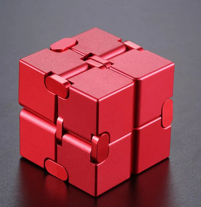Cube infini métal coloré