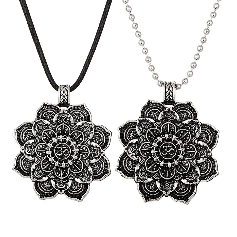 Collier pendentif Ohm et lotus mandala