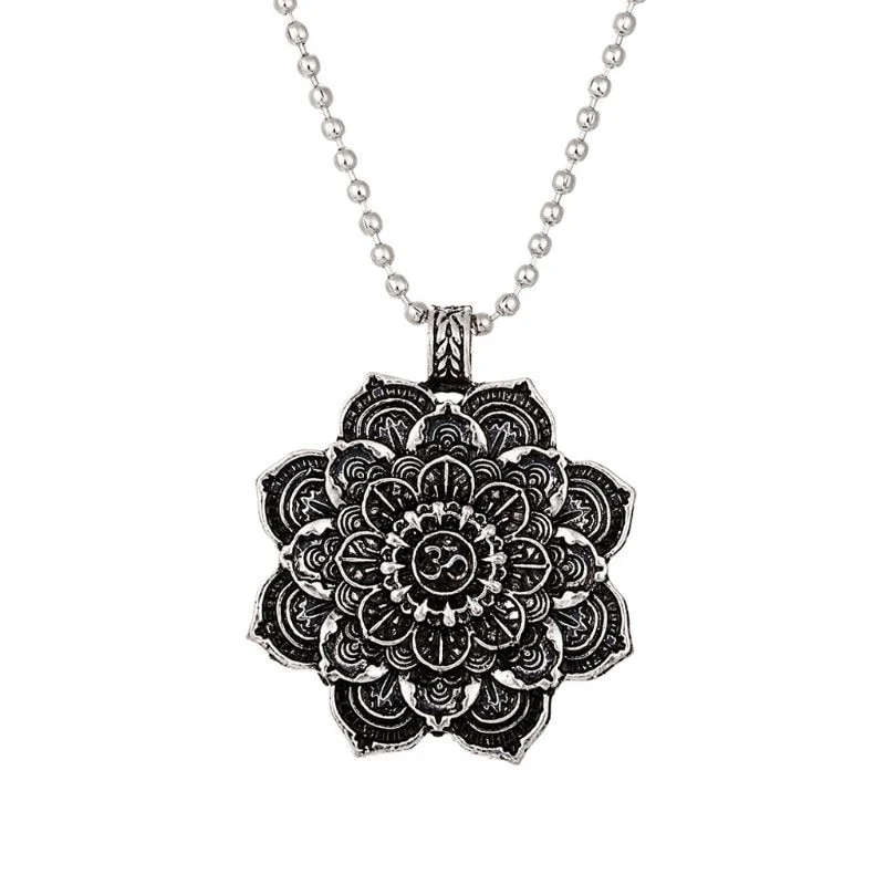 Collier pendentif Ohm et lotus mandala