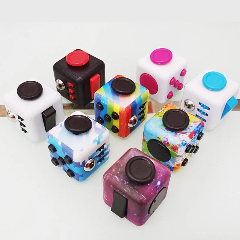 Cube anti-stress vert magnétique avec multiboutons
