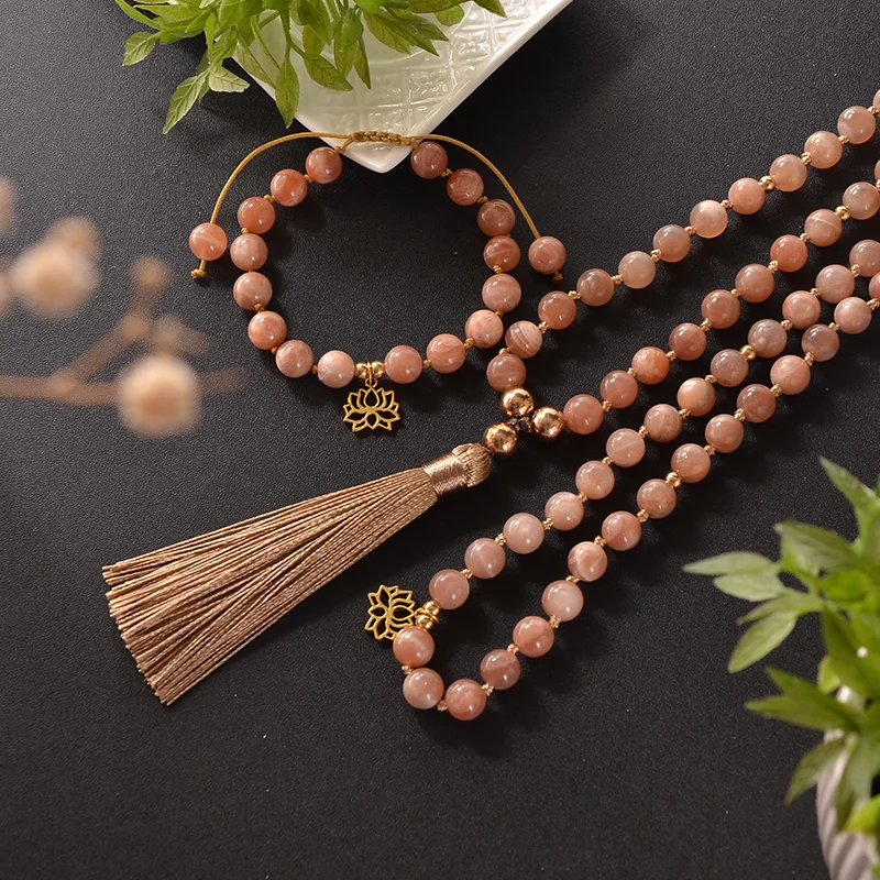 Collier Mala en pierre de soleil naturelle et lotus