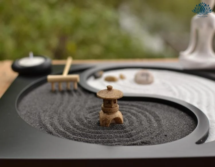 Jardin japonais zen avec galets et bougies