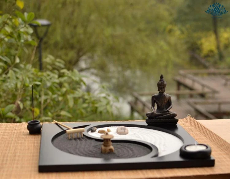 Jardin japonais zen avec galets et bougies