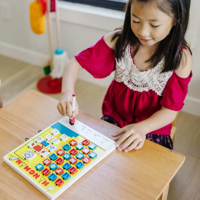 Melissa & Doug Flip to Win Hangman Game