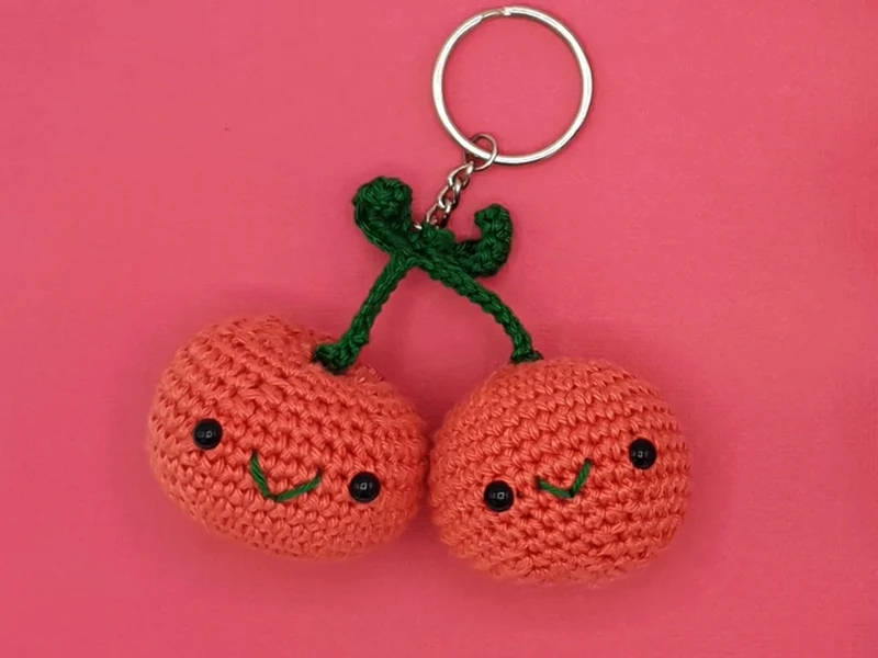 Kit crochet - Pendentif sac / porte clé - Cerise