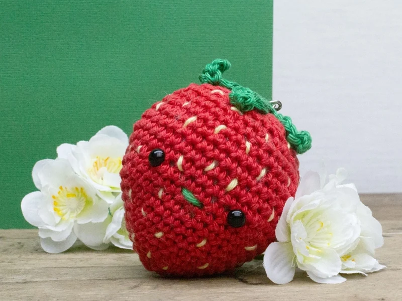Kit crochet - Pendentif sac / porte clé - Fraise