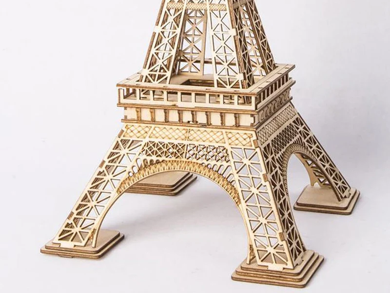 Tour Eiffel en bois à assembler