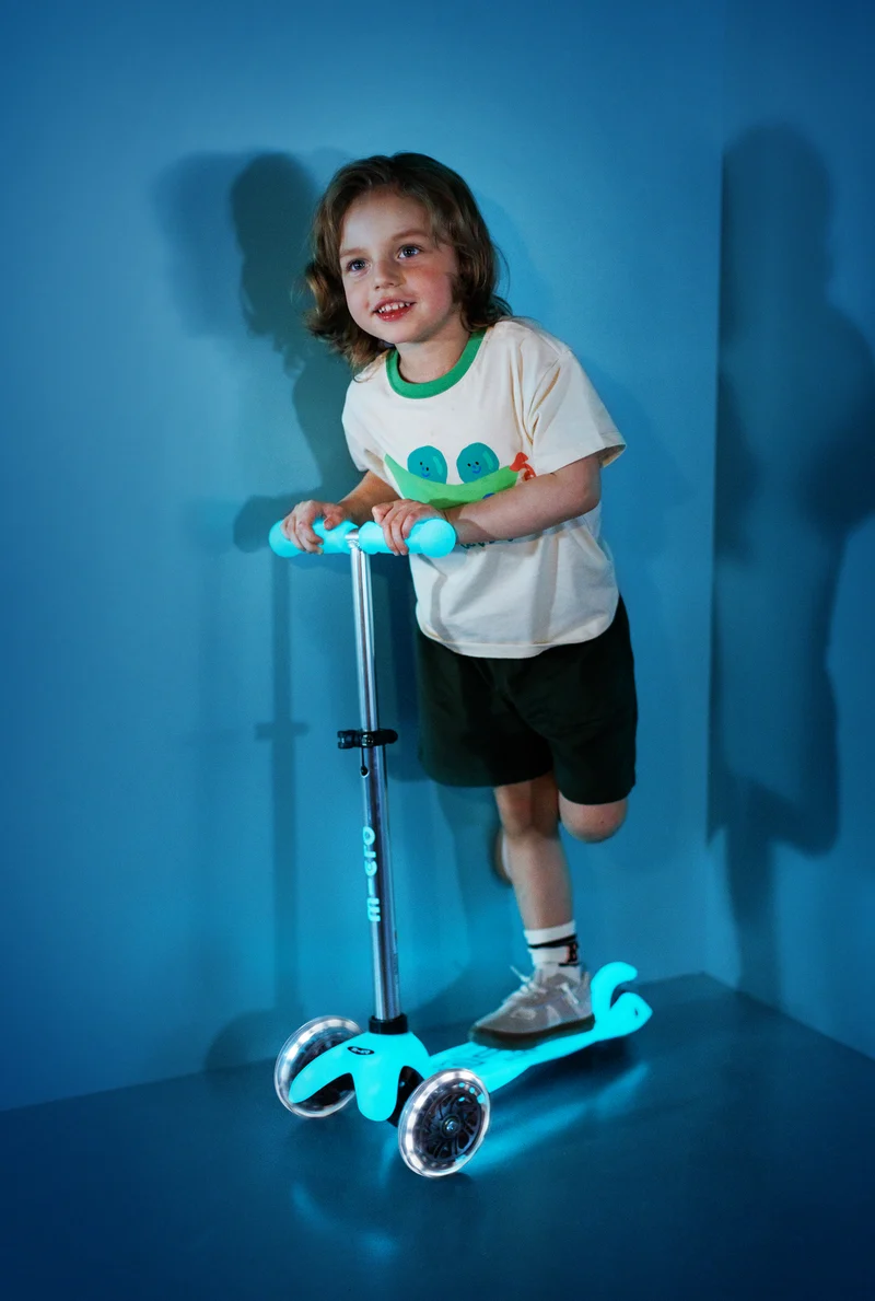 Mini Glow Scooter Aqua Micro Scooter