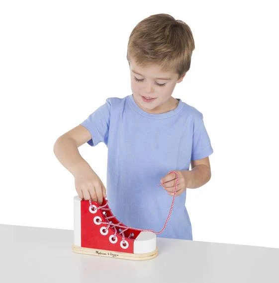 Melissa & Doug Wooden Lacing Shoe / Melissa & Doug Chaussure à lacets en bois