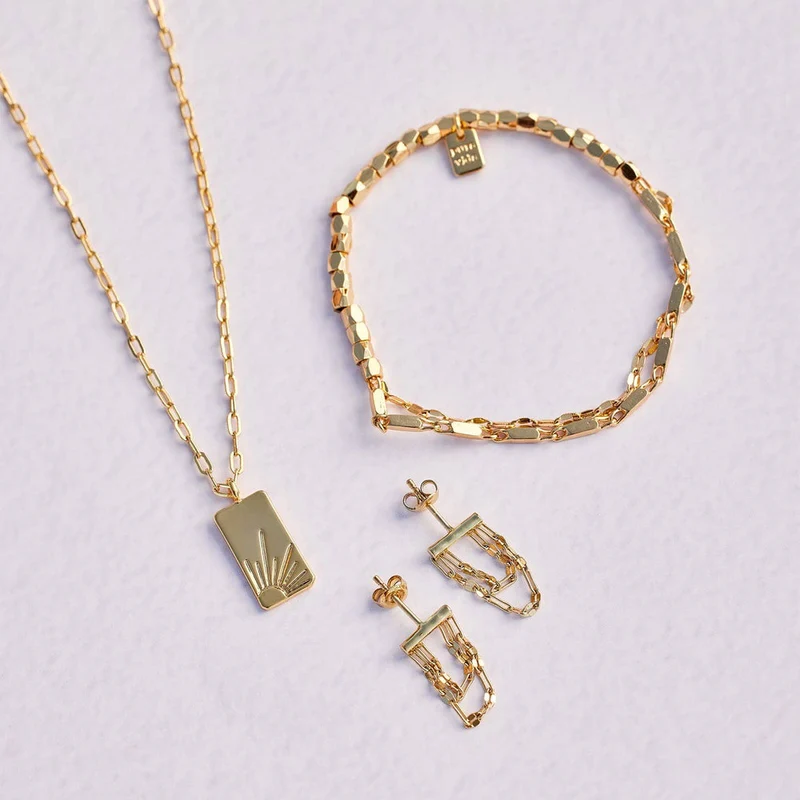 Metal Bead and Chain Stretch Gold Bracelet PuraVida