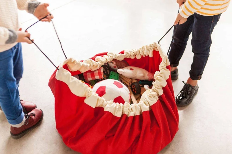 Play and Go Toy Storage Red Bag / Sac rouge de rangement pour jouets